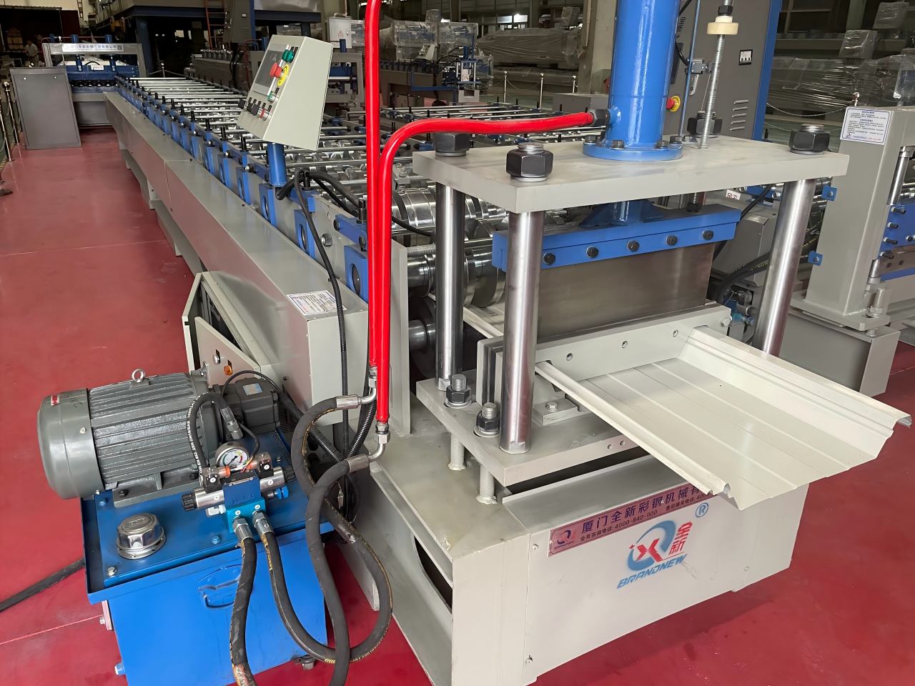 Máquina para techos de metal con cierre a presión